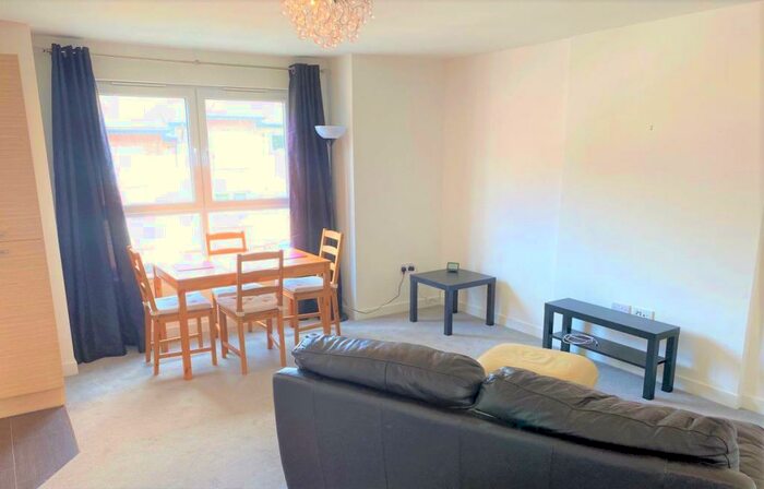 2 Bedroom Flat To Rent In Bed Bath With Parking At Springfield Gds, G31