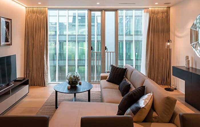2 Bedroom Flat To Rent In Buckingham Palace Road, London, SW1W