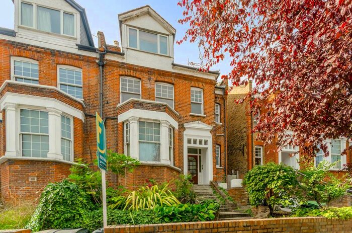 2 Bedroom Flat To Rent In Park Avenue, Wood Green, London, N22
