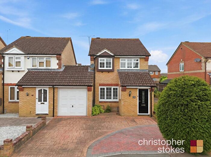 3 Bedroom Link Detached House For Sale In Denny Gate, Cheshunt, Hertfordshire, EN8