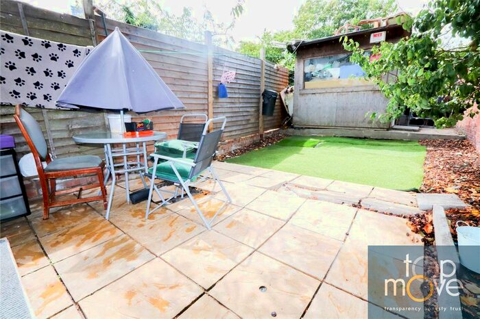 Detached House To Rent In Stanton Road, Croydon, CR0