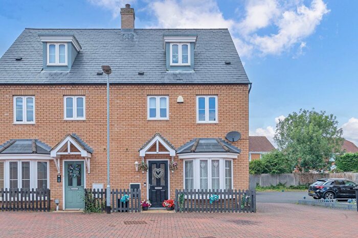 4 Bedroom Semi-Detached House For Sale In Hare Lane, Cranfield, MK43