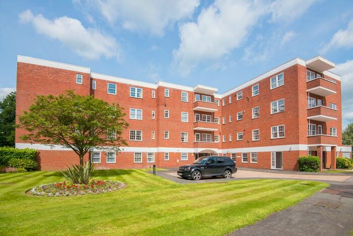 2 Bedroom Flat To Rent In Bulstrode Court, Gerrards Cross, Bucks, SL9