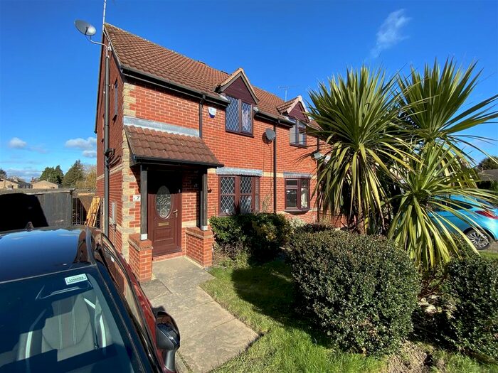 3 Bedroom Semi-Detached House To Rent In Hickleton Close, Ripley, DE5