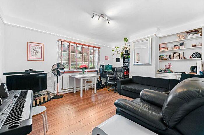 2 Bedroom Flat For Sale In Besant Road, London, NW2
