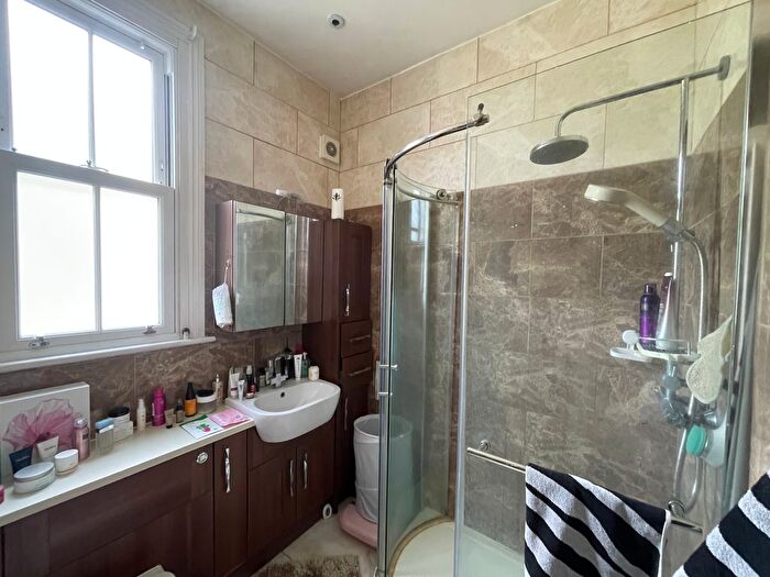 1 Bedroom Flat To Rent In Hammersmith Grove, Hammersmith, London, W6