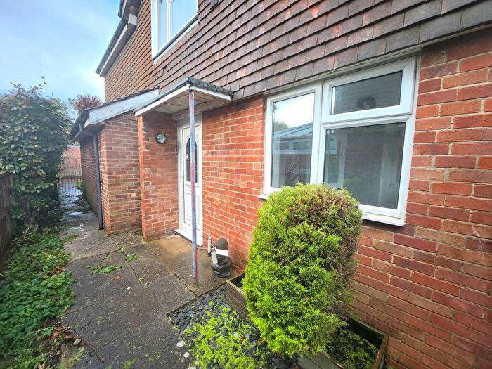 4 Bedroom Semi-Detached House To Rent In Carisbrooke Road, Gosport, Hampshire, PO13