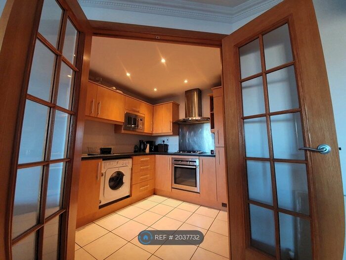 2 Bedroom Flat To Rent In Kew Court, Kingston Upon Thames, KT2