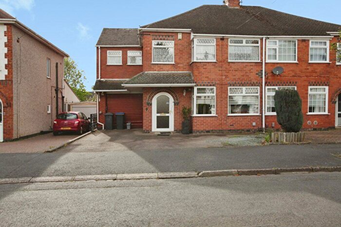 4 Bedroom Semi-Detached House For Sale In Goosehills Road, Hinckley, LE10