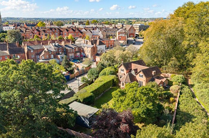 4 Bedroom Detached House For Sale In Priory Road, Warwick, Warwickshire, CV34