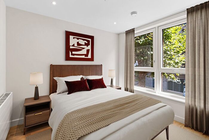 2 Bedroom Flat To Rent In Biscuit Walk, Bermondsey, London, SE16