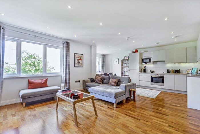 2 Bedroom Flat To Rent In Holman Road, Battersea, SW11