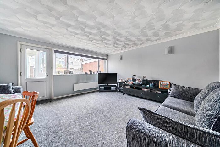 3 Bedroom End Of Terrace House For Sale In Dolphin Crescent, Alverstoke, Gosport, PO12