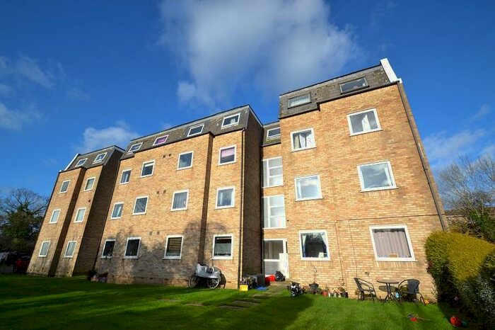 2 Bedroom Flat To Rent In Falcon Court, Ware, SG12
