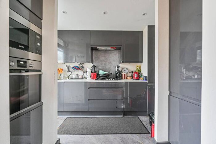1 Bedroom Flat To Rent In Shaw Court, Clapham Junction, London, SW11