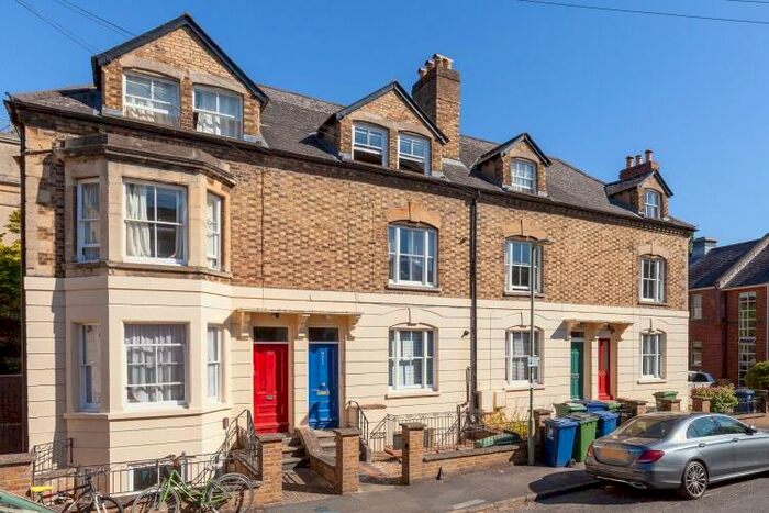 1 Bedroom Apartment To Rent In Walton Crescent, Oxford, OX1
