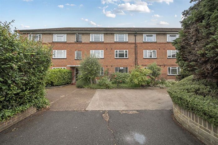 2 Bedroom Flat For Sale In Wilmer Crescent, Kingston Upon Thames, KT2