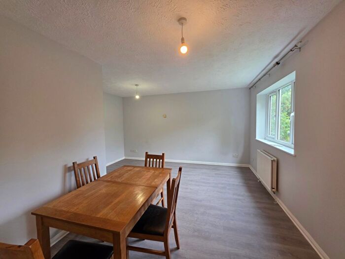 2 Bedroom Flat To Rent In Christchurch Avenue, London, NW6