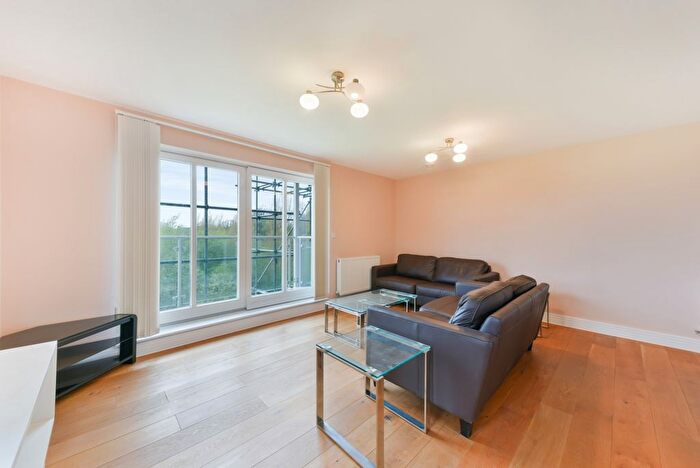 3 Bedroom Flat To Rent In Greenview Drive, London, SW20