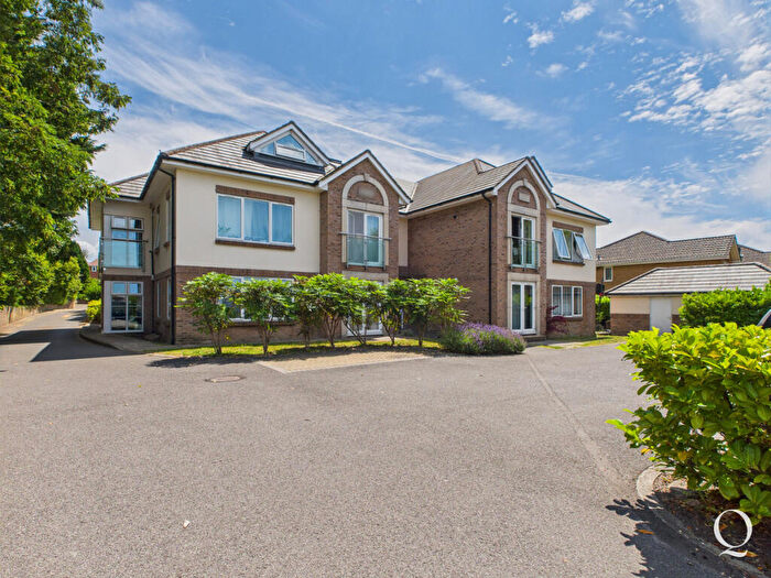 2 Bedroom Apartment For Sale In Oakdale Road, Poole, BH15