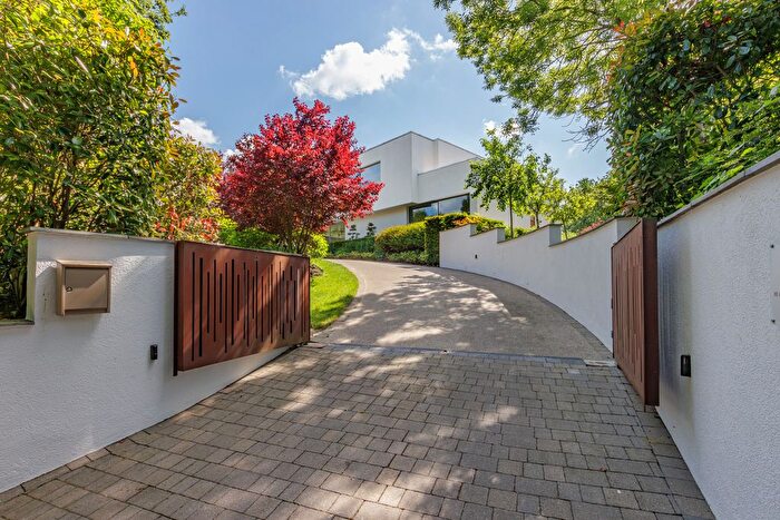 5 Bedroom Detached House For Sale In Common Lane, Radlett, Hertfordshire, WD7
