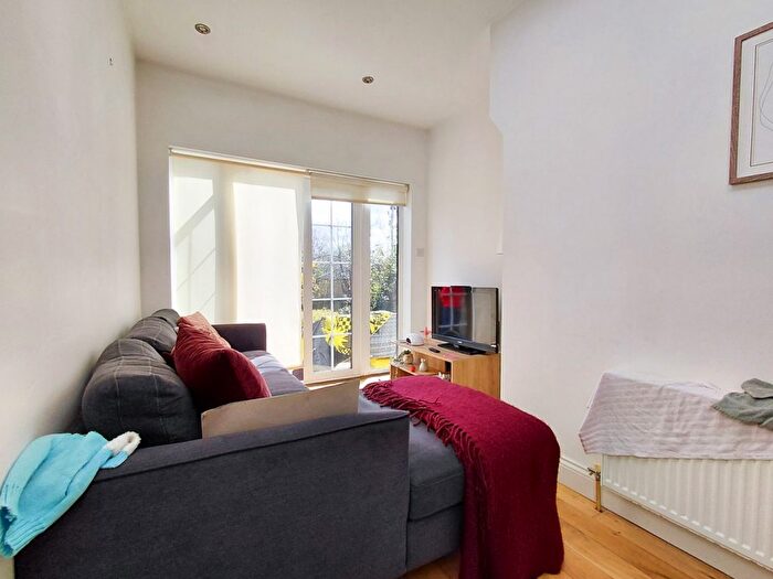 2 Bedroom Flat To Rent In Boileau Road, Ealing, W5