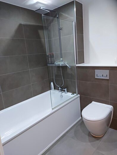 2 Bedroom Flat To Rent In Victoria Avenue, Southend-On-Sea, SS2