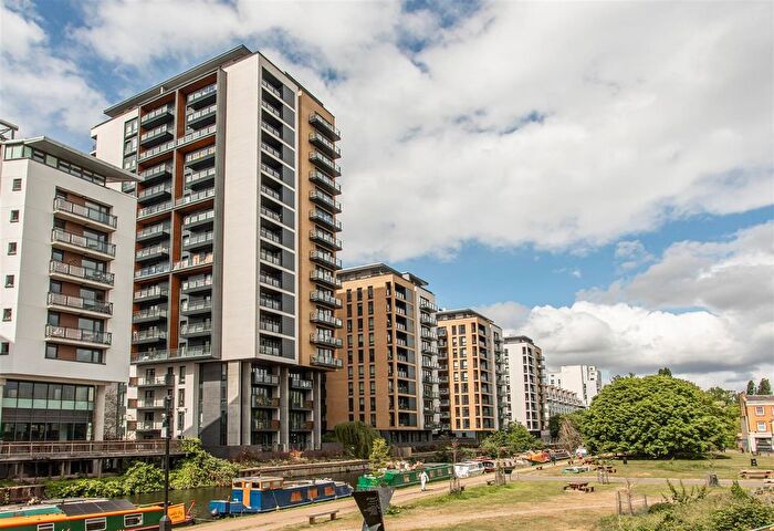 1 Bedroom Flat For Sale In Palmers Road, Bethnal Green, E2