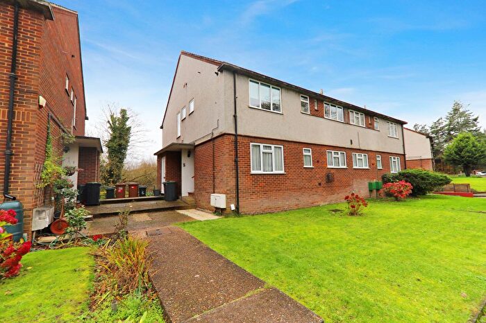 2 Bedroom Flat To Rent In Colne Mead, Mill End, WD3