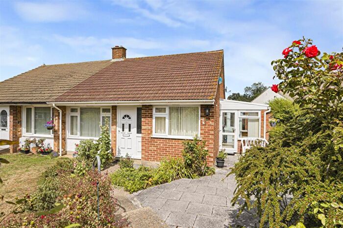 3 Bedroom Semi-Detached Bungalow For Sale In Lilac Place, Meopham, DA13