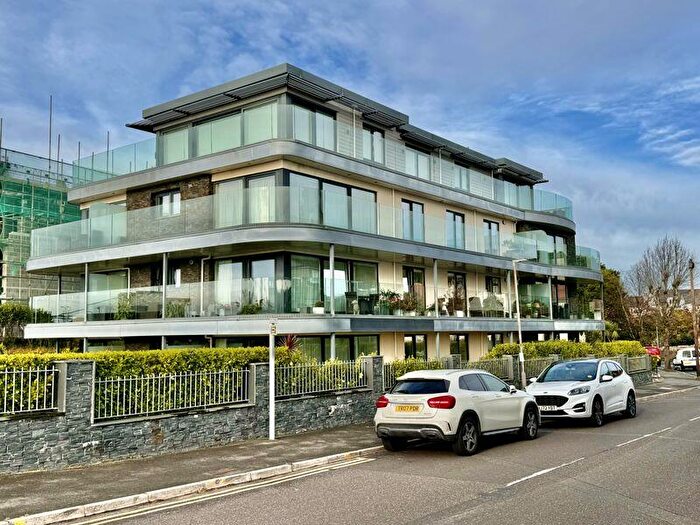 2 Bedroom Apartment For Sale In Boscombe Overcliff Drive, Bournemouth, BH5