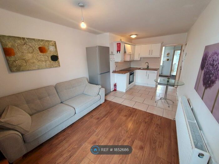 2 Bedroom Flat To Rent In Albert Road, Farnworth, Bolton, BL4