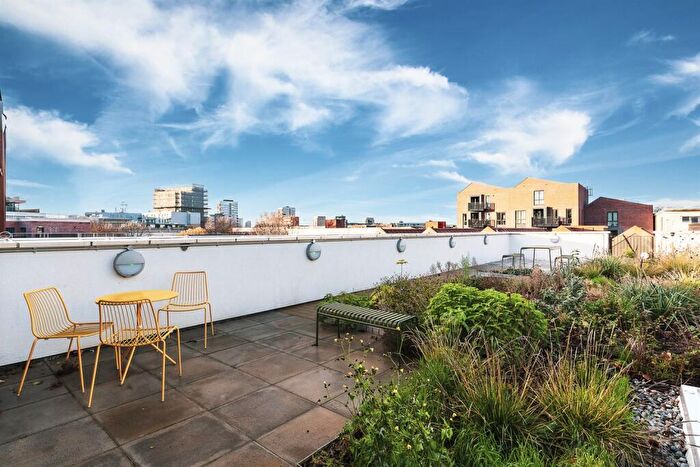 Apartment To Rent In Node Studio, E14 - Photo 12