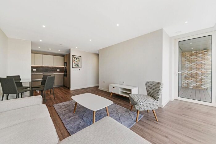 1 Bedroom Flat To Rent In Woodberry Down, Newnton Close, Finsbury Park, London, N4