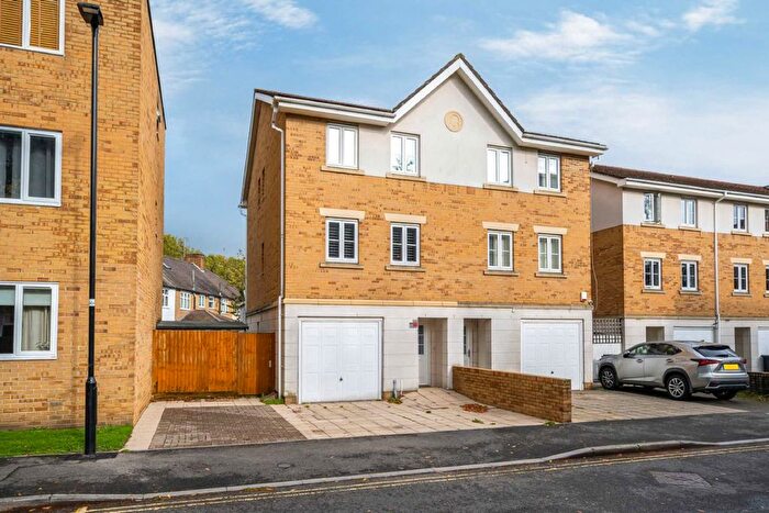 4 Bedroom Property For Sale In Primrose Place, Isleworth, TW7