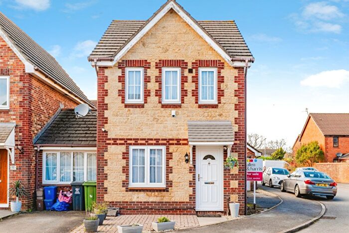 2 Bedroom Link Detached House For Sale In Locke Grove, St. Mellons, Cardiff, CF3