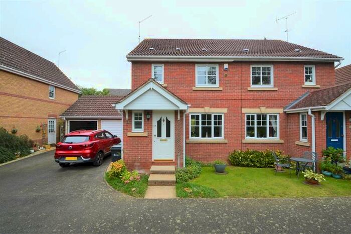3 Bedroom Semi-Detached House For Sale In Pear Tree Close, Halstead, CO9
