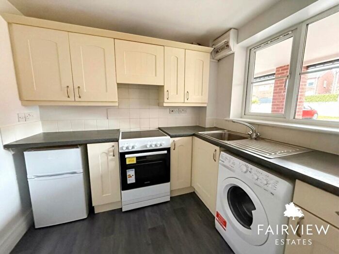 2 Bedroom Apartment To Rent In Yew Tree Avenue, Nottingham, NG5