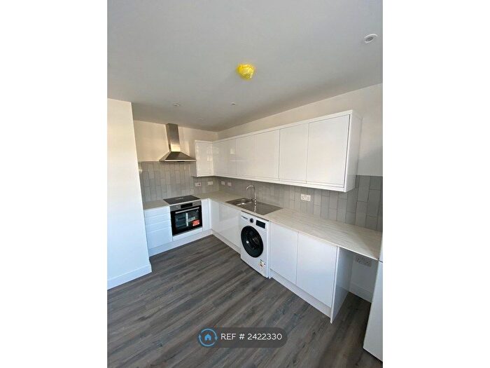 2 Bedroom Flat To Rent In Stacey Road, Cardiff, CF24