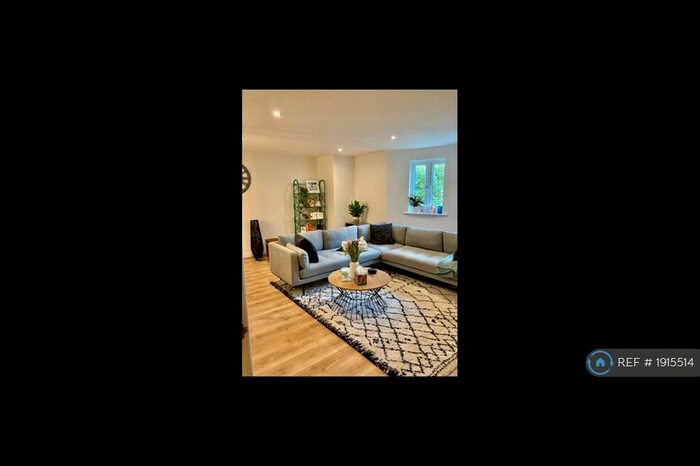 2 Bedroom Flat To Rent In Hedley Road, St. Albans, AL1