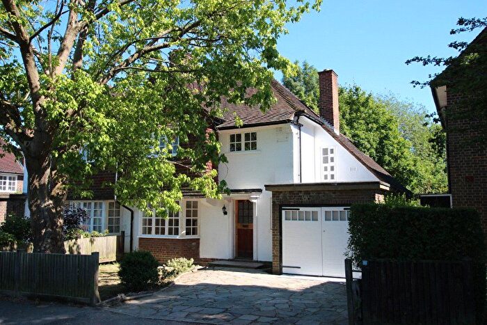 3 Bedroom Detached House To Rent In Marsworth Avenue, Pinner, Middlesex, HA5