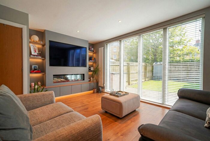 4 Bedroom Town House For Sale In Ascote Lane, Dickens Heath, B90