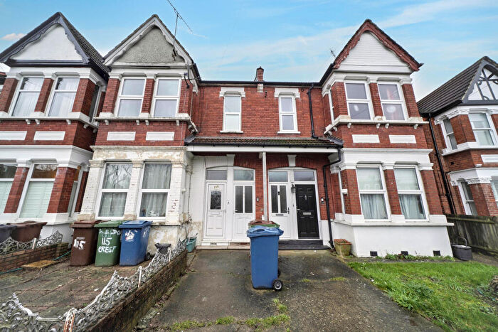 3 Bedroom Flat For Sale In Welldon Crescent, Harrow, HA1