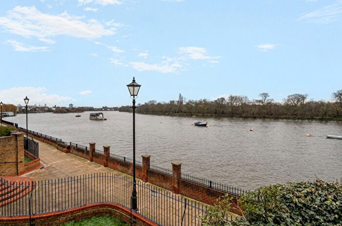 2 Bedroom Flat To Rent In Osier Mews, London, W4