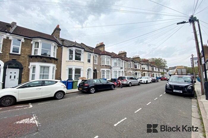4 Bedroom Town House To Rent In Ethnard Road, Peckham, SE15