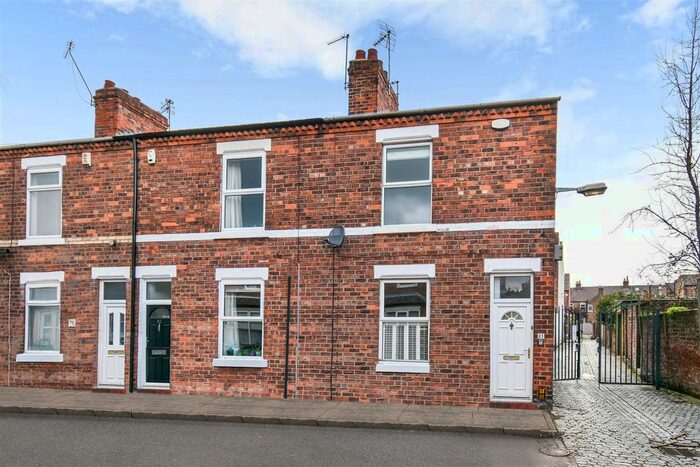 2 Bedroom End Of Terrace House To Rent In Baker Street, York, YO30