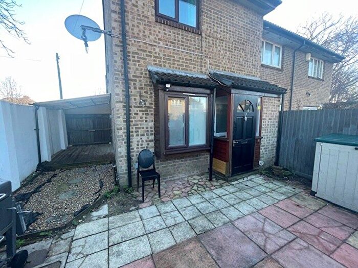 1 Bedroom Semi Detached House For Sale In Tamworth Lane, Mitcham, CR4