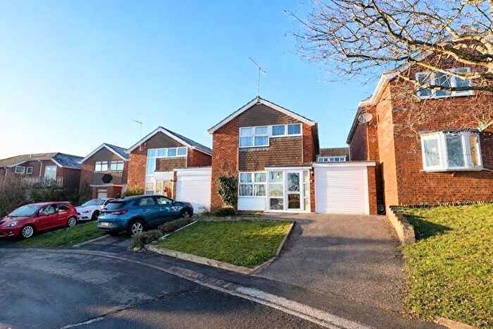 3 Bedroom Detached House For Sale In Bideford Green, Linslade, LU7