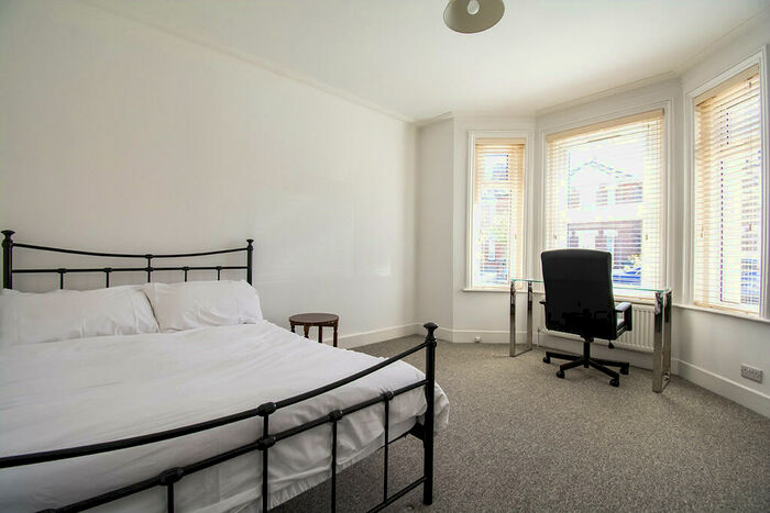 6 Bedroom Detached House To Rent In Capstone Road, Charminster, BH8