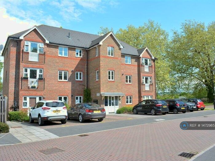 2 Bedroom Flat To Rent In Haydock Court, Epsom, KT19
